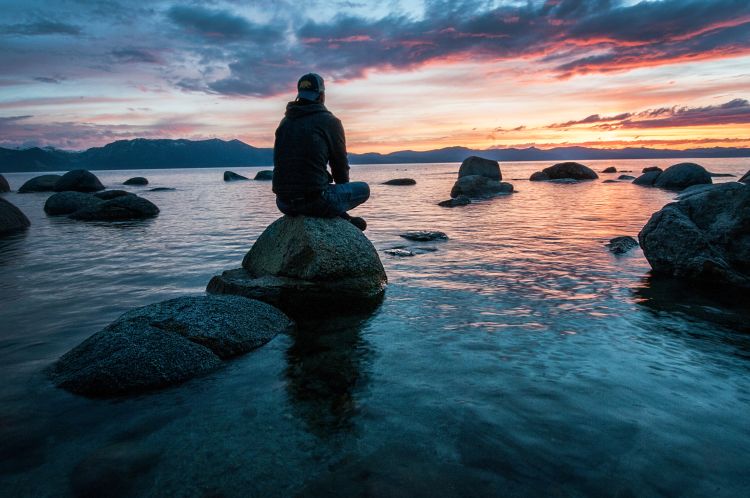 Le Labo du Leader : Pourquoi la Solitude est l'Ingrédient Secret de la Pensée d'Excellence